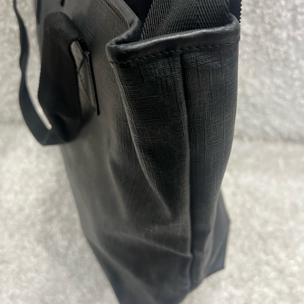 GUCCI GG Supreme Vertical Tote - Picture 7 of 16